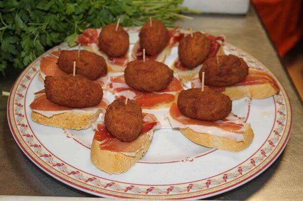 Montadito croqueta y jamón